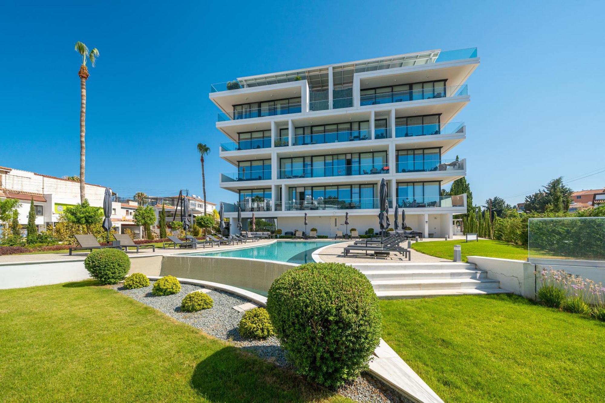 The Palmiers Aparthotel Paphos ภายนอก รูปภาพ